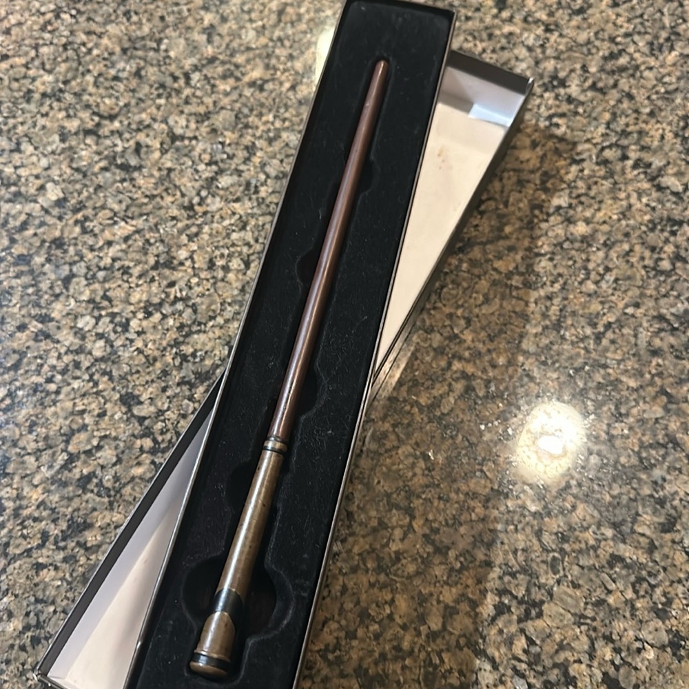 Lavender Brown Harry Potter wand